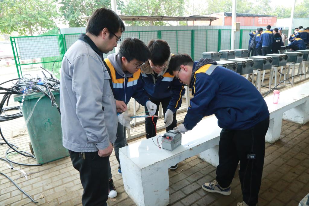 11199843186101466 兰州交通大学学生在3118云顶集团官网老师指导下实习.jpg